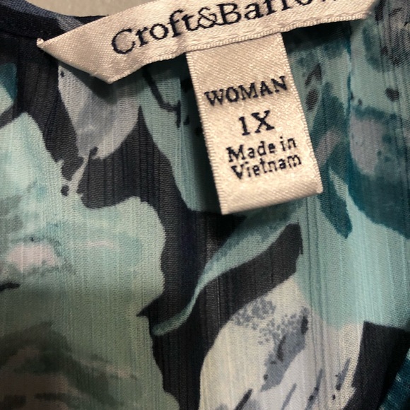 Croft&Borrow plus size top - Picture 5 of 6